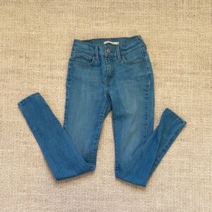 {Levi’s} Jeans